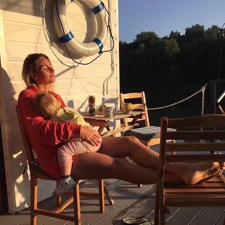 Botel Hausboat Life Is Good Komarno