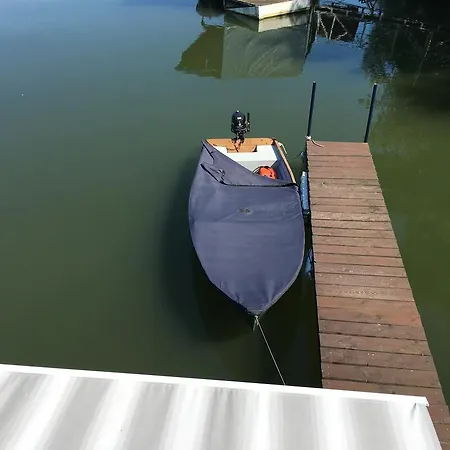 Hausboat Life Is Good Botel