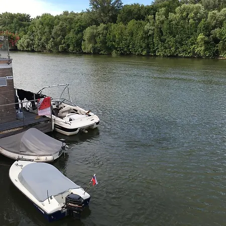 Botel Hausboat Life Is Good Komarno