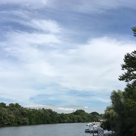 Hausboat Life Is Good *