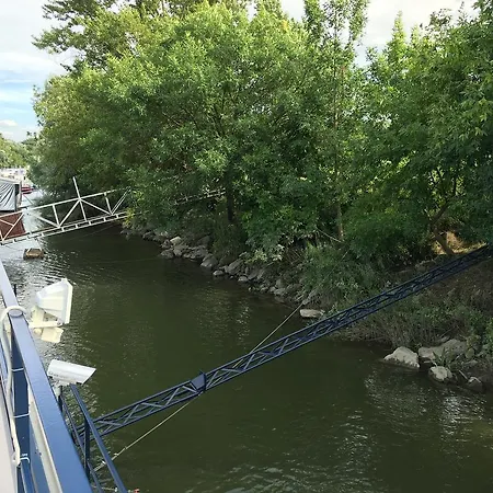 Hausboat Life Is Good Komarno