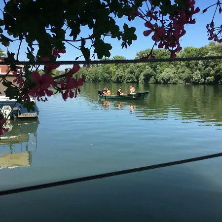 Hausboat Life Is Good Botel *